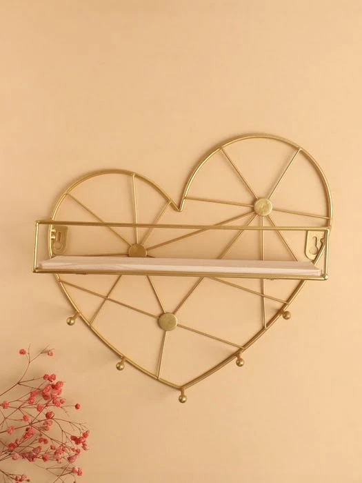 veshalka_nastennaya_s_polkoy_serdtse_kryuchki_dekorativnye_s_podsvetkoy_5_kryuchkov_zoloto