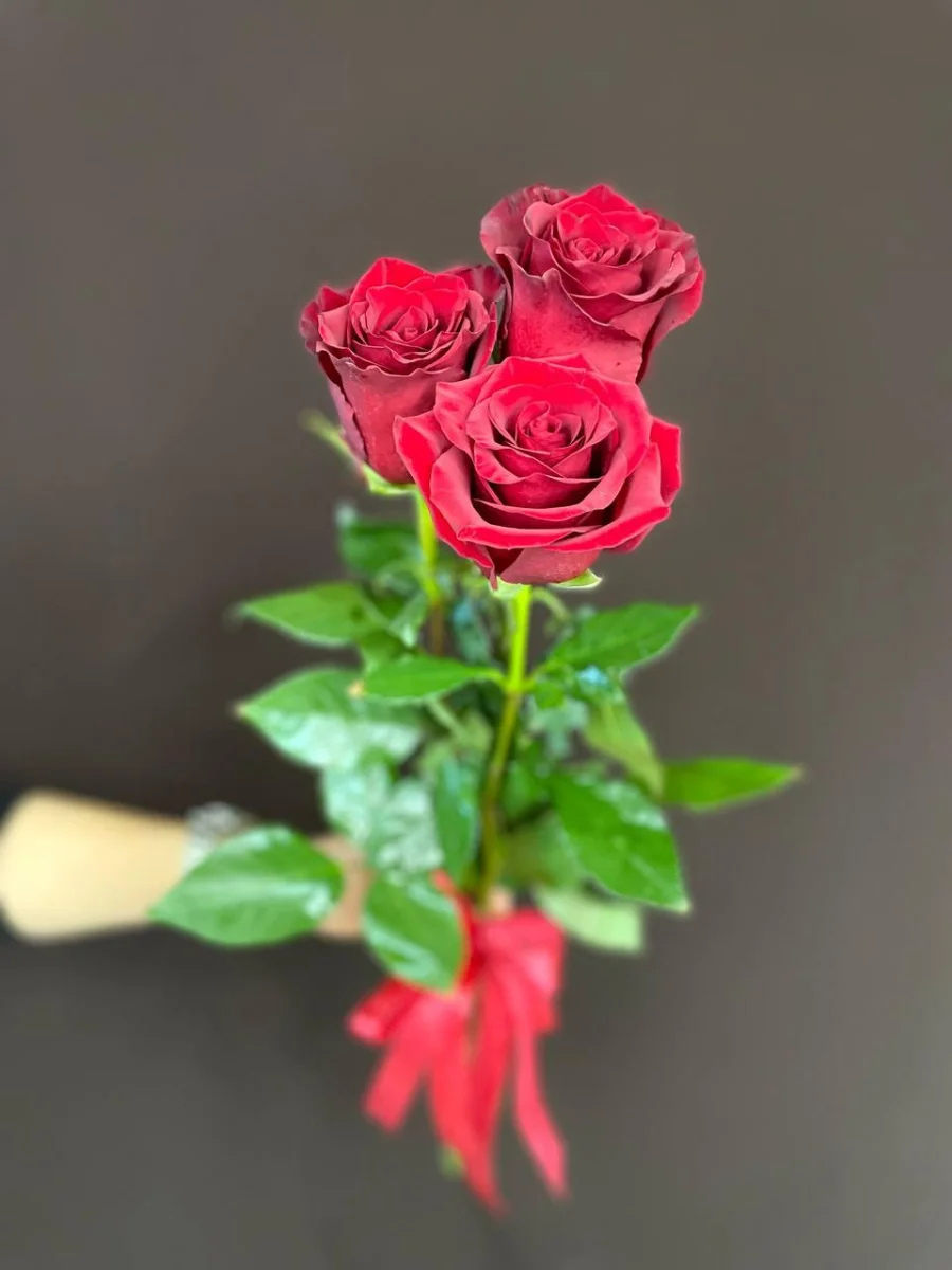 3 розы