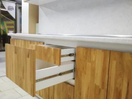 Купить готовый кухонный гарнитур с фасадами из дерева 2,1 м в Благовещенске недорого с доставкой.
