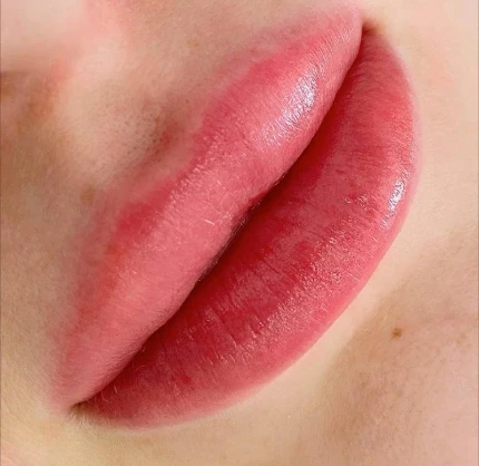 Перманентный макияж: сочные губы