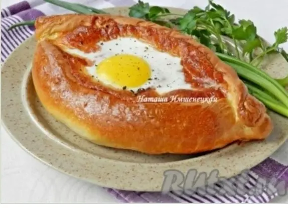 Хачапури аджарские: тесто, яйцо, сыр брынза, масло сливочное