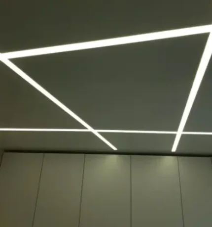 Монтаж световых линий на натяжных потолках