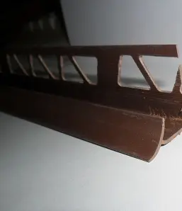 Угол внутренний темный шоколад 9-10мм, 2,5м РОССИЯ