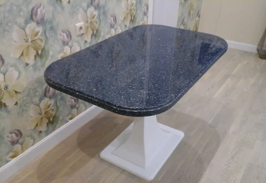 Обеденный стол из искусственного камня под заказ