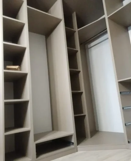 Угловой шкаф с зеркалом на заказ