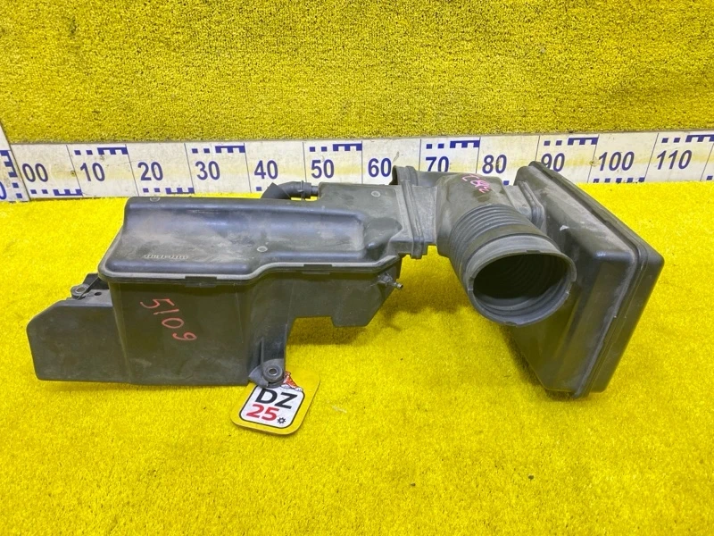 Фото для Патрубок воздушного фильтра TOYOTA LAND CRUISER/LAND CRUISER CYGNUS/LX470 UZJ100/UZJ100L/UZJ100 2UZFE 2000/Цвет (б/у)