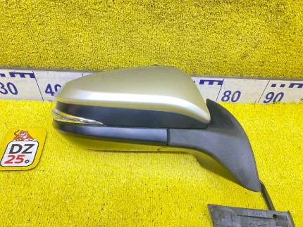 Фото для Уши TOYOTA NOAH/VOXY/ESQUIRE ZRR80G/ZRR80W/ZRR80/ZRR85G/ZRR85W/ZRR85/ZWR80/ZWR80G/ZWR80W 3ZRFAE 2014/Цвет 1F7 перед. прав. (б/у)