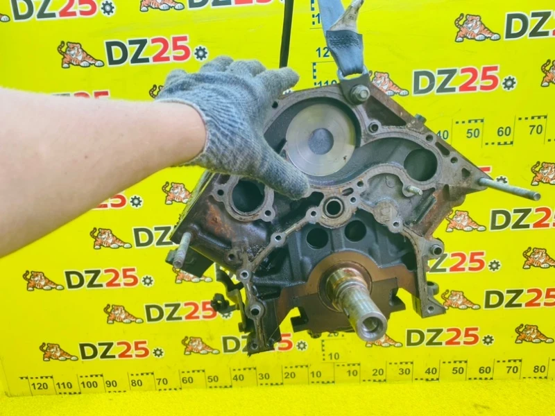 Фото для Блок двигателя TOYOTA LAND CRUISER UZJ100/UZJ100L/UZJ100 2UZFE 1999 перед. (б/у)