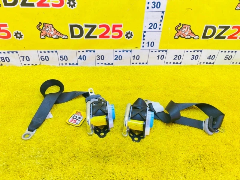 Фото для Ремень безопасности ПАРА ПЕРЕД TOYOTA WISH ZGE20W 2ZRFAE 2012/Цвет 070 перед. (б/у)