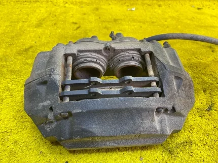 Фото для Суппорт TOYOTA/LEXUS LAND CRUISER/LX450 HZJ80L/HZJ80/HZJ81V/HZJ80/HDJ81/HDJ81V/FJ80G/FZJ80G/FZJ80 1HZ 1992/Цвет 8H6 перед. (б/у)