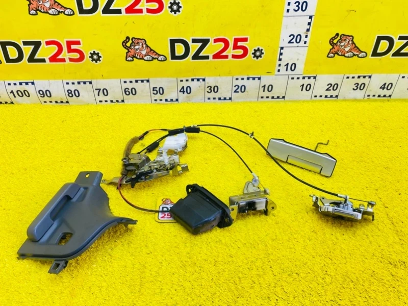 Фото для Замок двери NISSAN NV200 M20 HR16DE 2013/Цвет K23 задн. прав. (б/у)